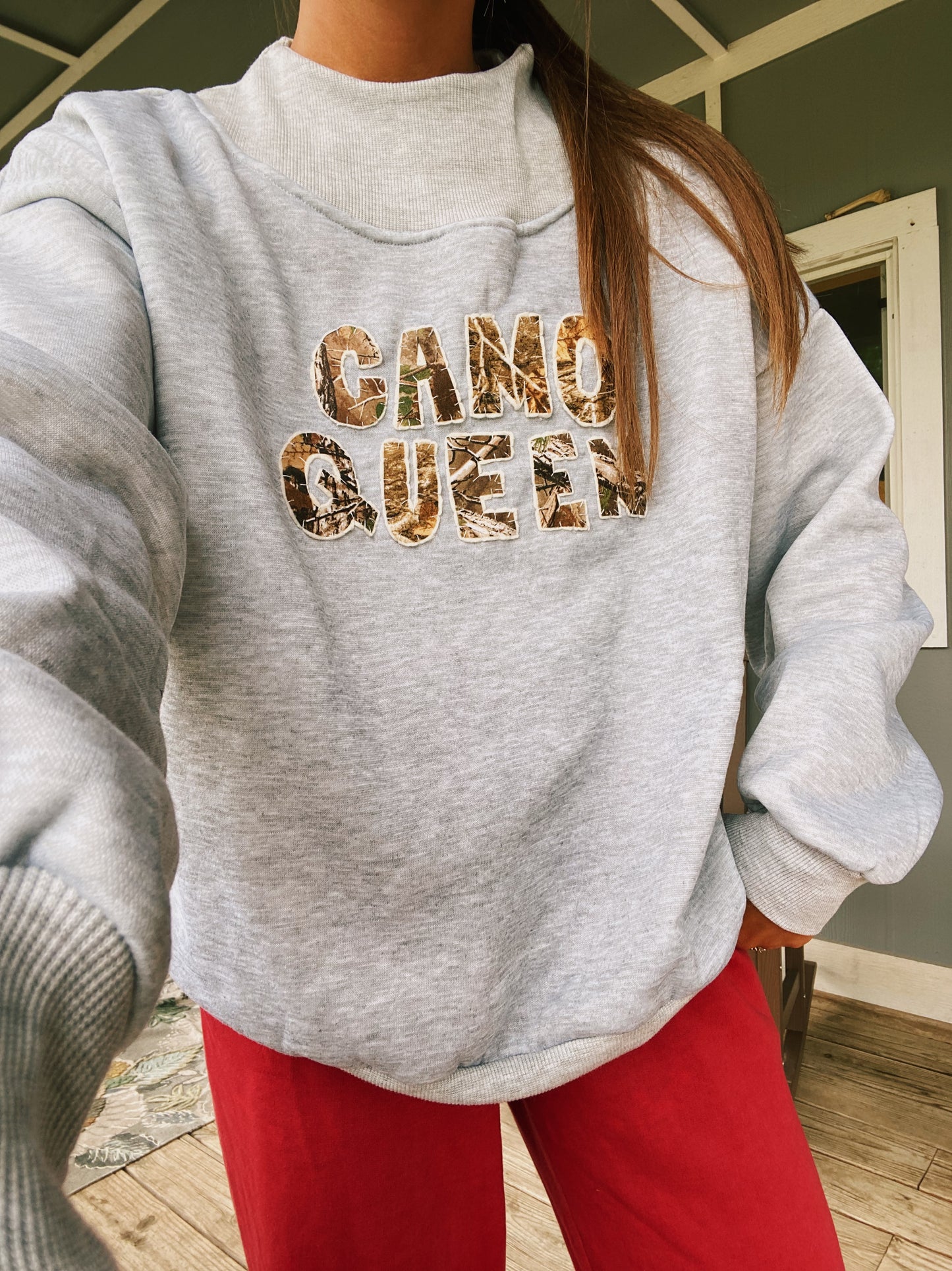 Camo queen mockneck