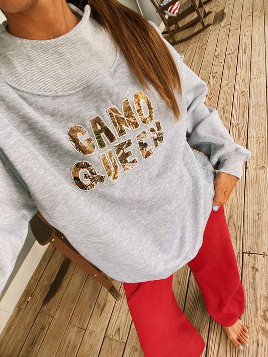 Camo queen mockneck